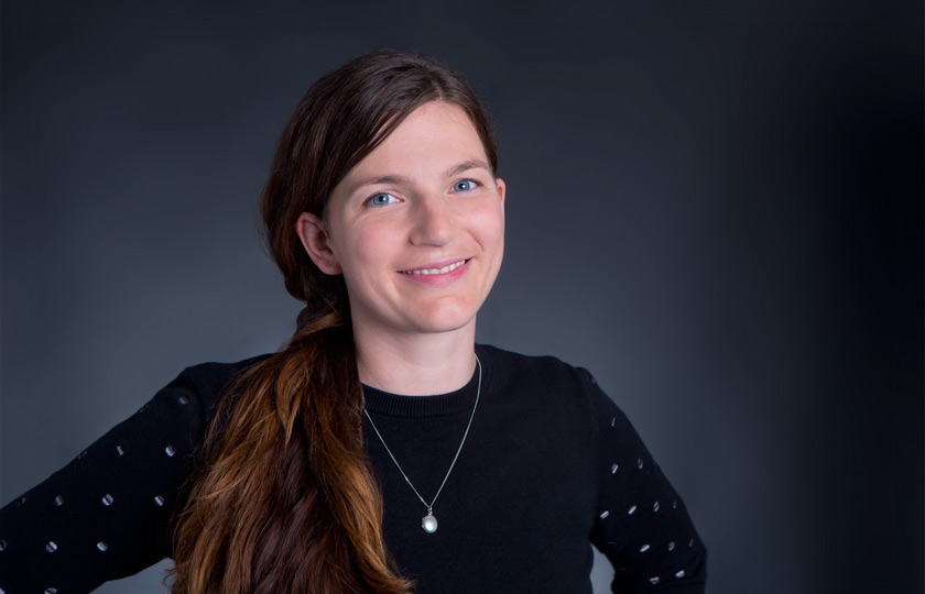 woidesign bewerbungsfoto schwarzer Hintergrund